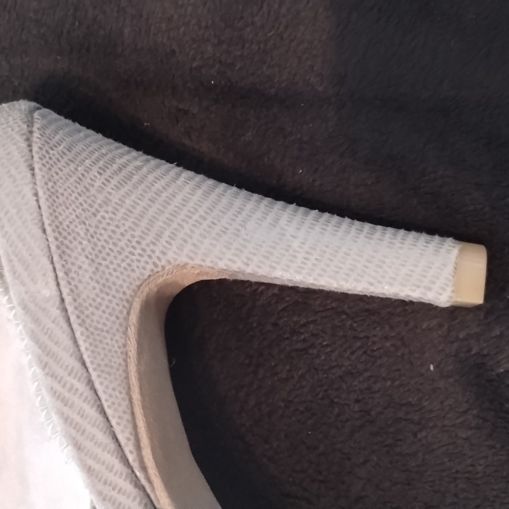 Shoe - Picture 4 of 6